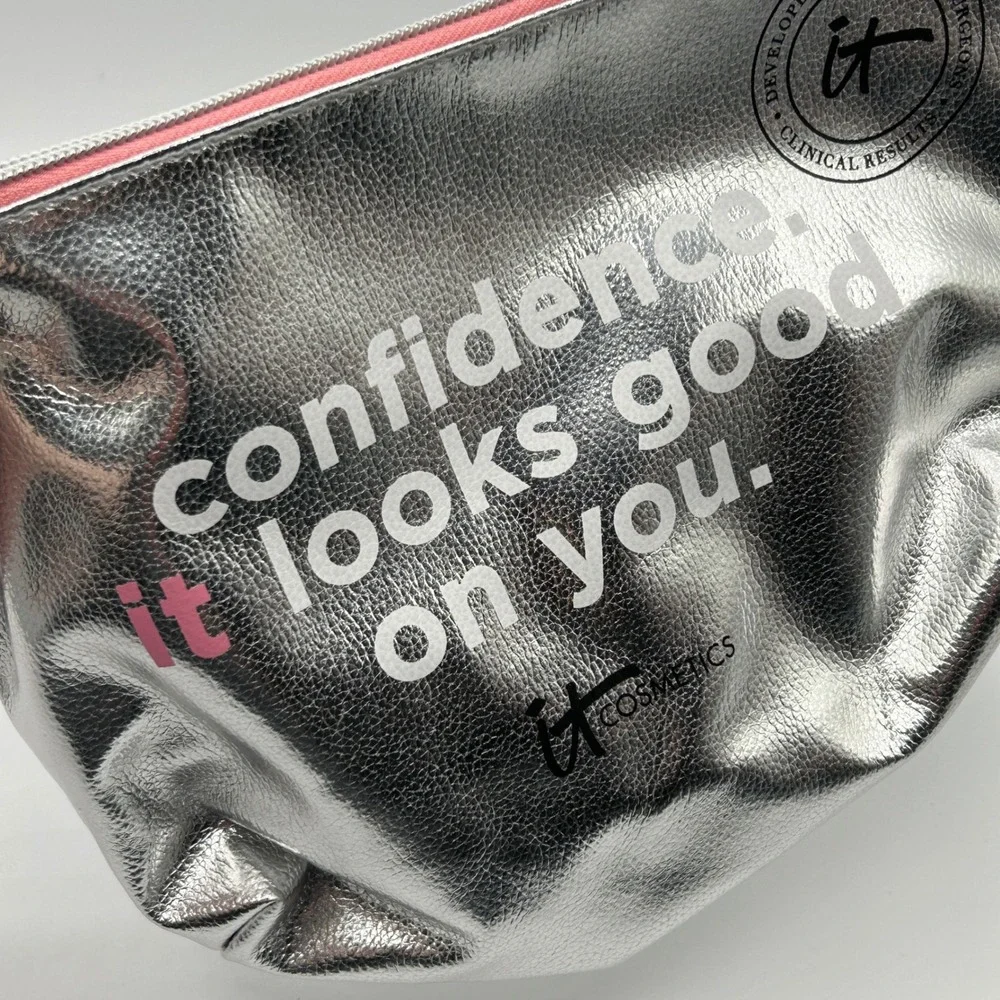 IT Cosmetics Makeup Bag Silver Confidence It Looks Good On You Zipper Pouch NWOT